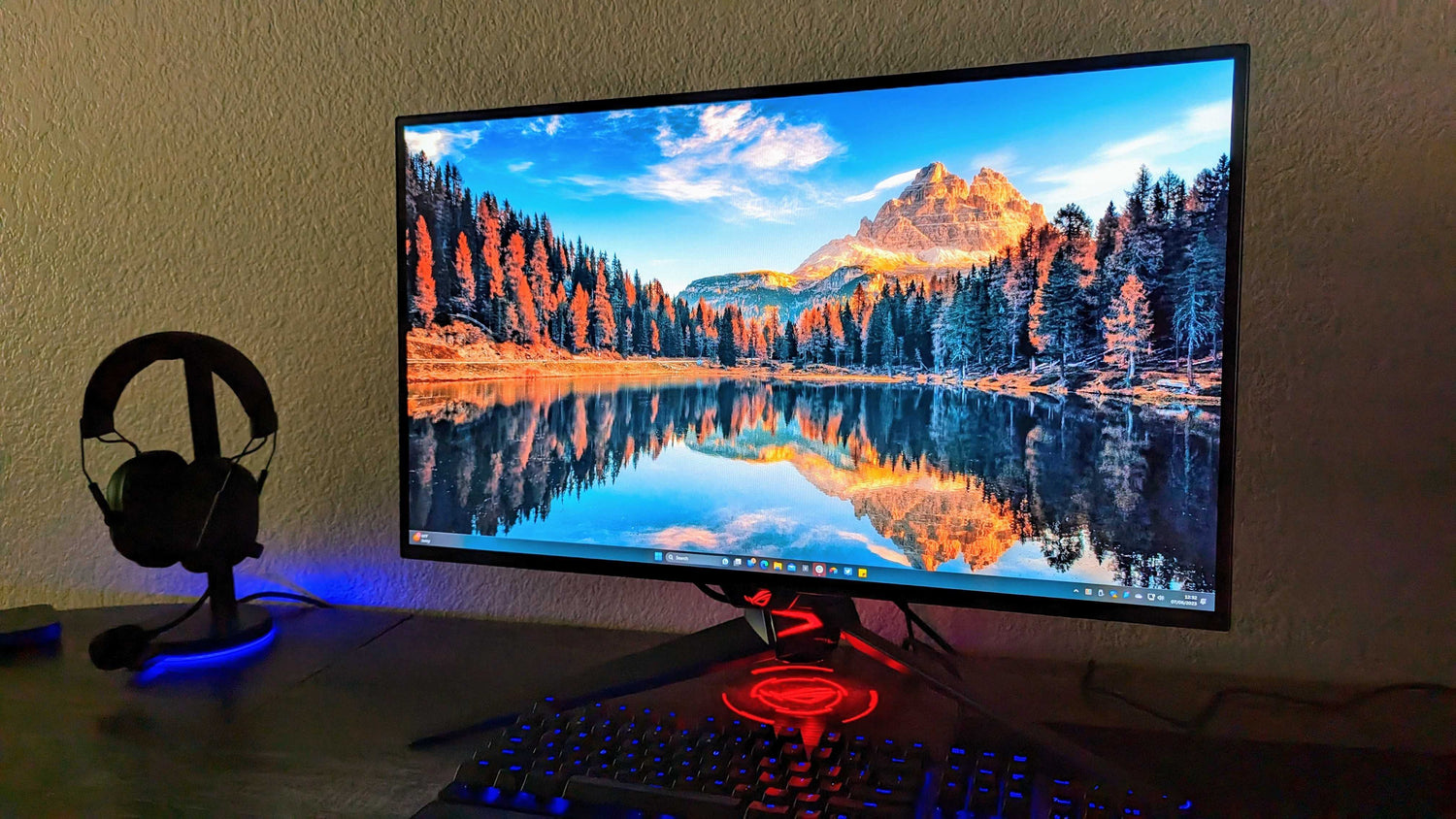 Is IPS or OLED better for eyes