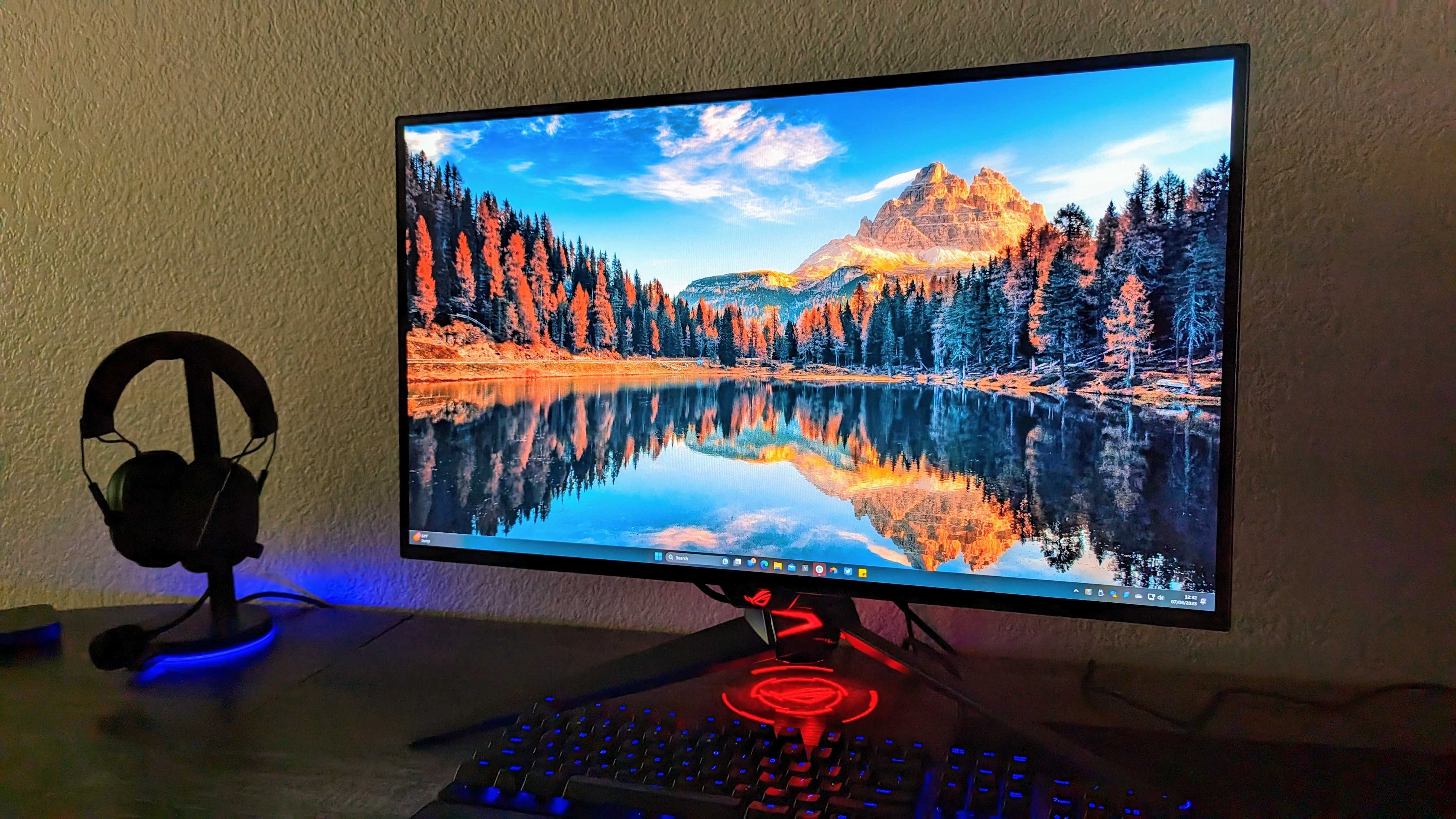 Is IPS or OLED better for eyes