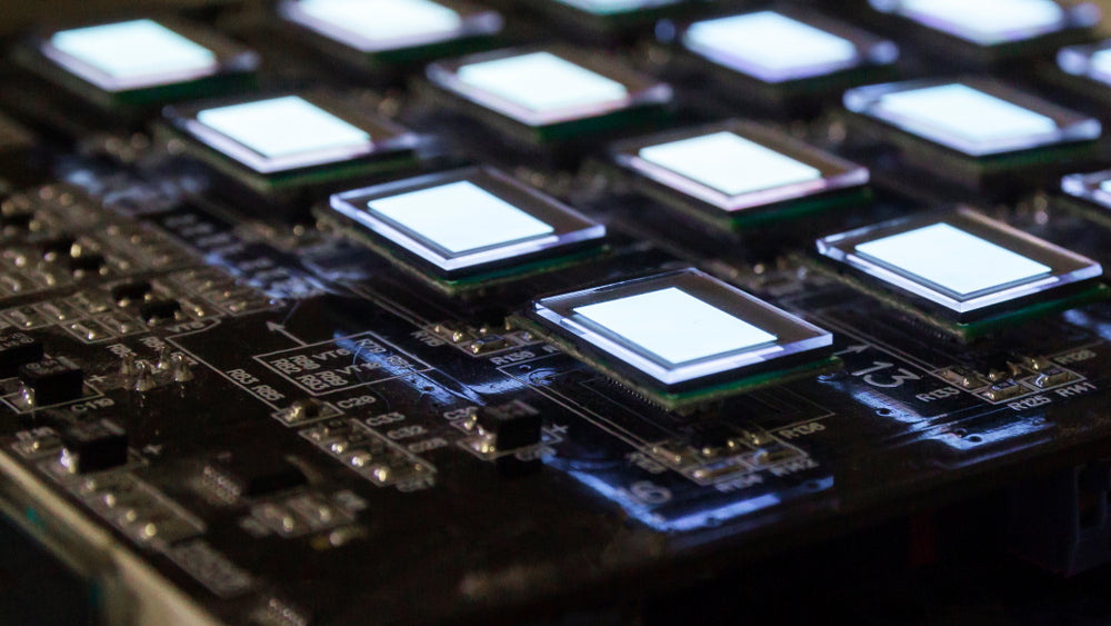 What is the lifespan of an AMOLED screen, and how does it compare to o